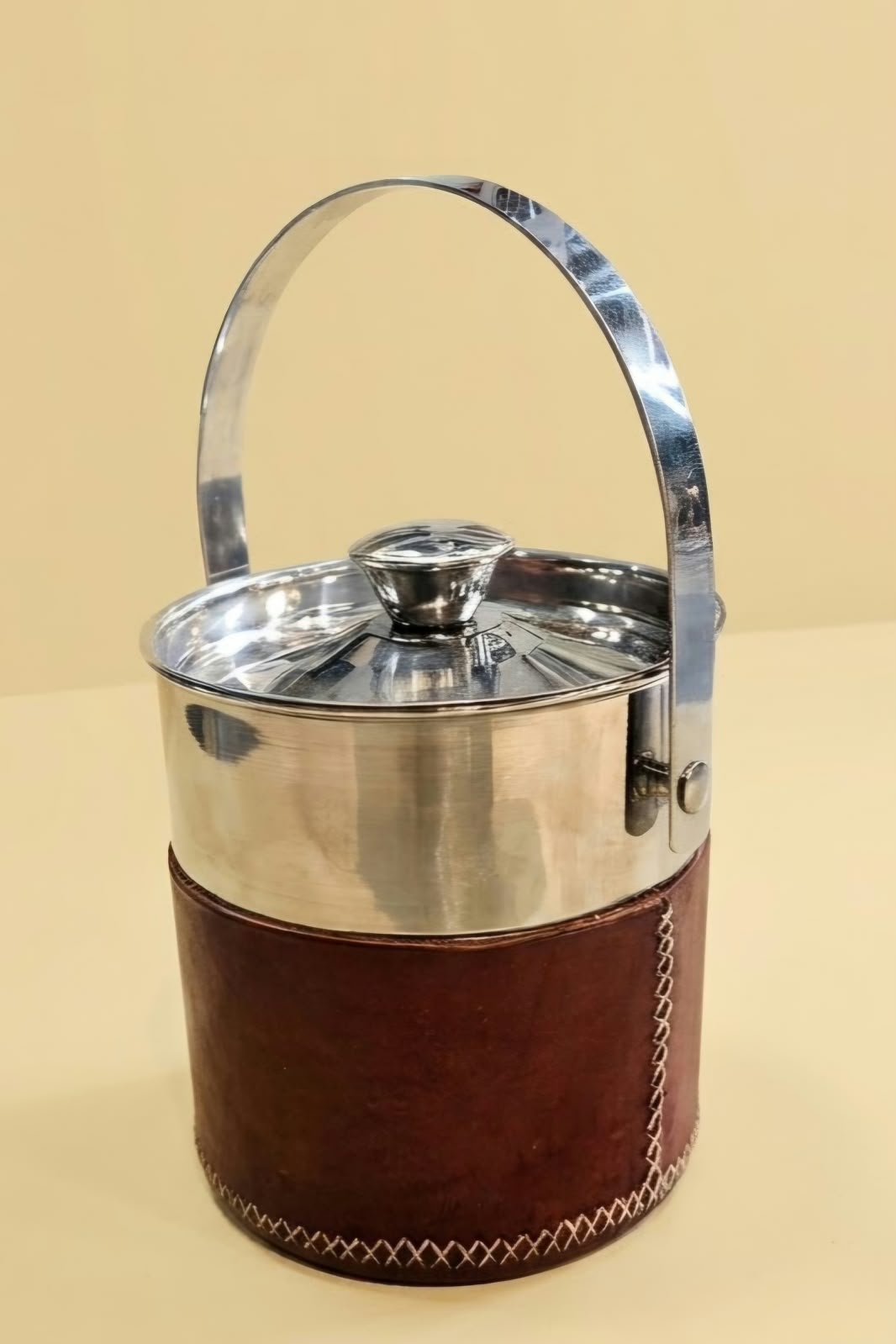 Cubitera con asa en cuero y acero - cuero artesanal Betto